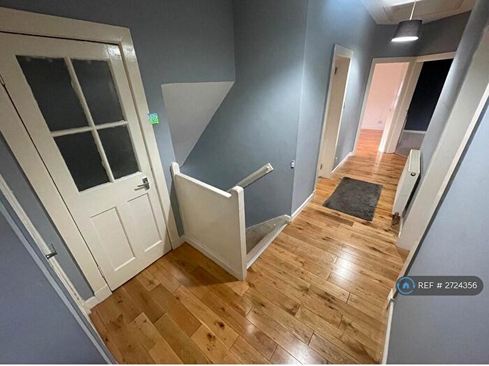 3 Bedroom Flat To Rent In Thornliebank, Thornliebank, Glasgow, G46