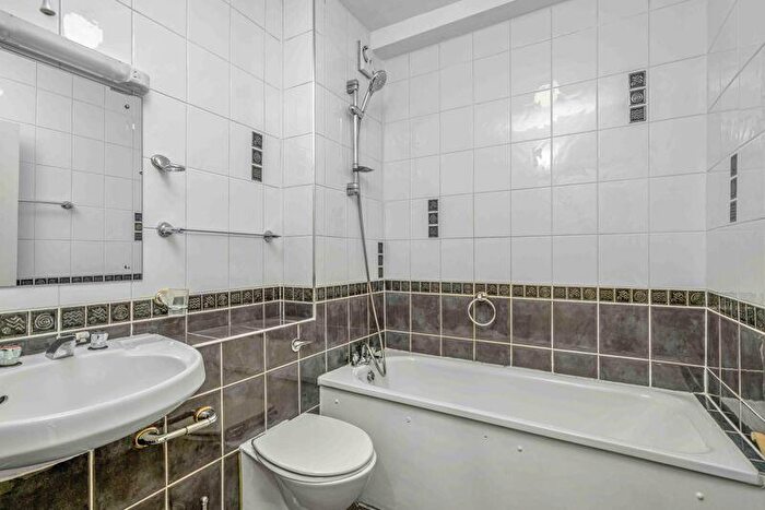 1 Bedroom Flat To Rent In Leather Lane, London, EC1N