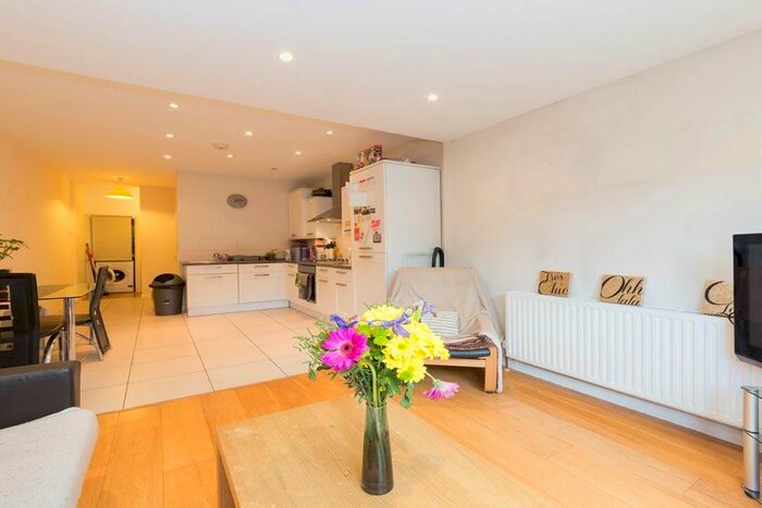 1 Bedroom Flat To Rent In Claremont Road, London, NW2