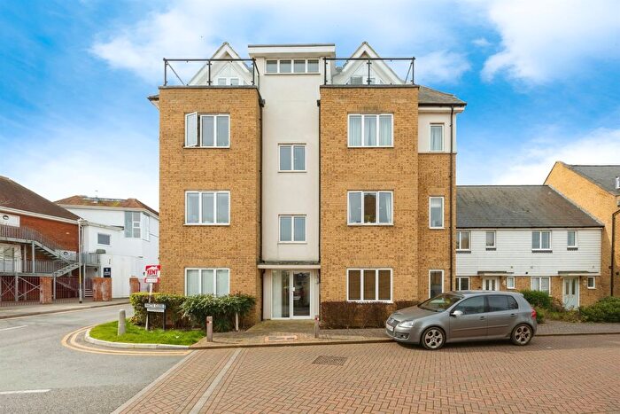 2 Bedroom Flat For Sale In Invicta Close, Canterbury, CT1