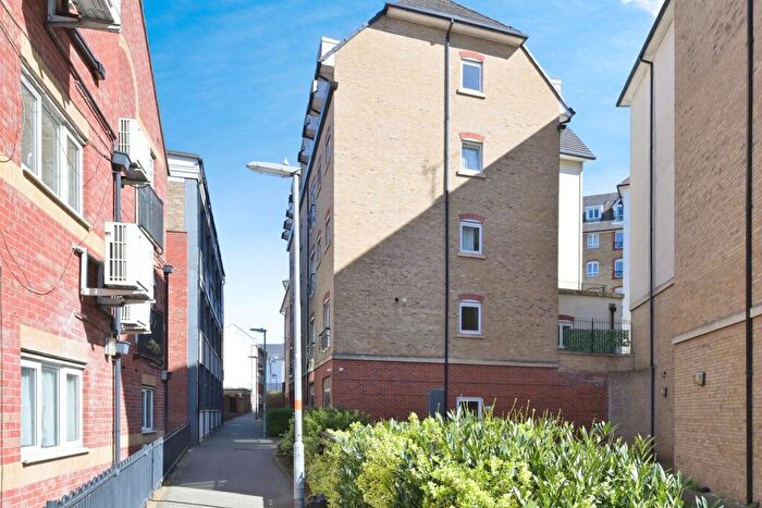 2 Bedroom Flat For Sale In Narrow Lane, Northampton, NN1