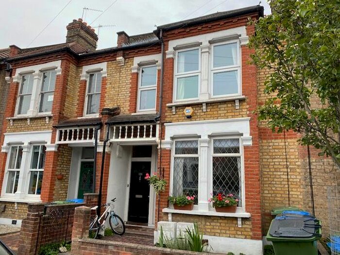 3 Bedroom Flat To Rent In Eastcombe Avenue, London, SE7