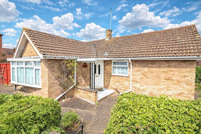3 Bedroom Detached Bungalow For Sale In Park Avenue, Rushden, NN10