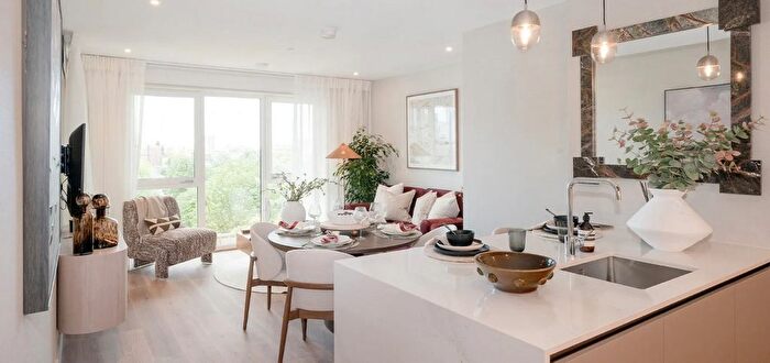 2 Bedroom Flat To Rent In Bow View Apartments, Bow Green, E3