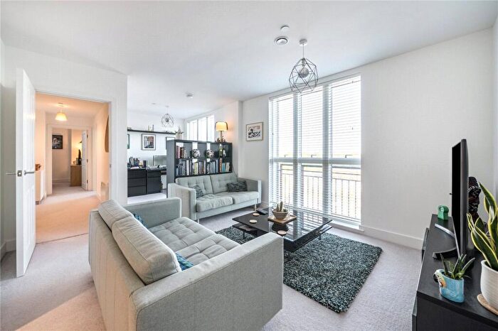 2 Bedroom Apartment For Sale In Fellowes Rise, Winchester, Hampshire, SO22