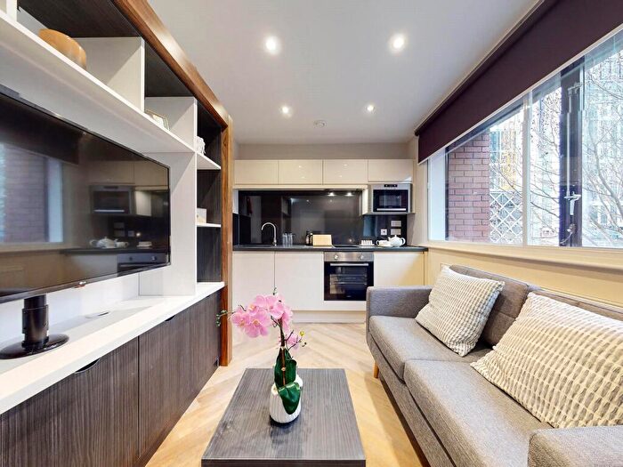 Apartment To Rent In Apt, Live Oasis Wade Lane #, LS2