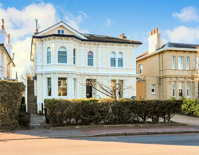 2 Bedroom Flat To Rent In Lansdowne Road, Tunbridge Wells, Kent, TN1