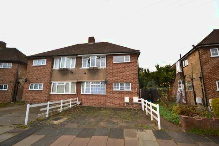 2 Bedroom Maisonette Flat To Rent In Bramley Close, Whitton, Twickenham, TW2