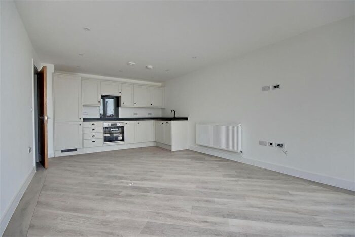 2 Bedroom Flat For Sale In Mumby Road, Gosport, PO12