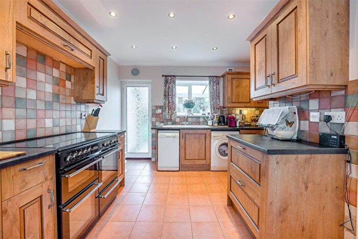 3 Bedroom Detached House For Sale In Queens Road, Maidstone, ME16