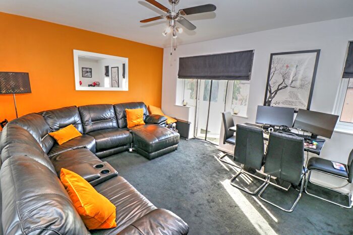 2 Bedroom Maisonette For Sale In Washbrook Drive, Manchester, M32