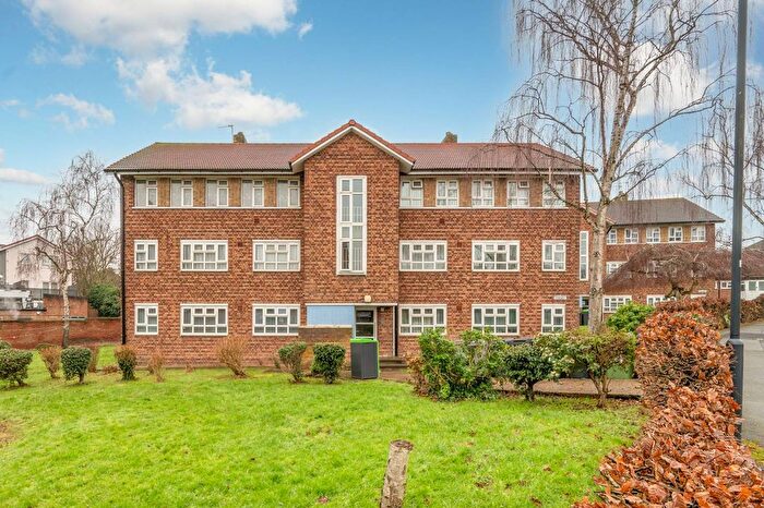 2 Bedroom Flat For Sale In Mallard Way, Kingsbury, London, NW9
