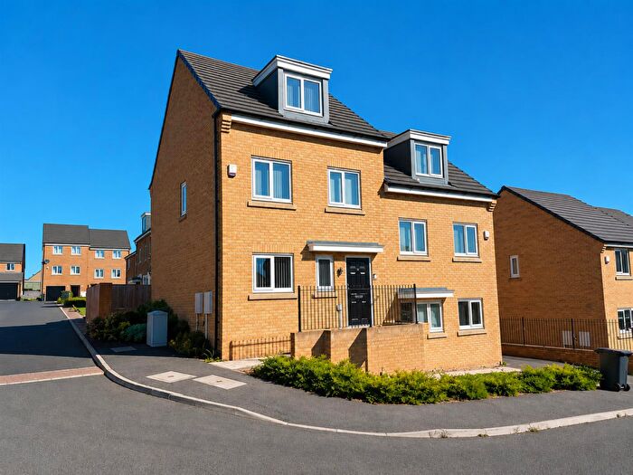 3 Bedroom Semi Detached House For Sale In Quarry Bank Road, Fagley, Bradford, BD2