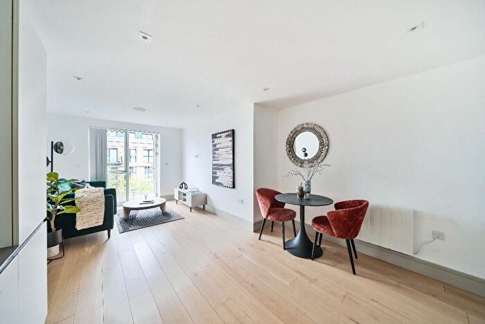 1 Bedroom Apartment To Rent In Zenith House, London, N15