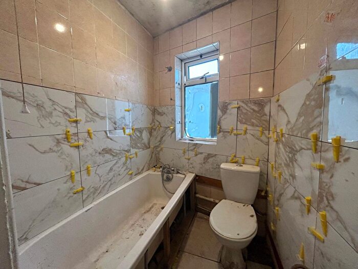 3 Bedroom Flat To Rent In Station Road, Hayes, UB3