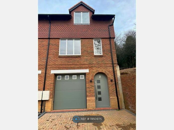 3 Bedroom End Of Terrace House To Rent In Redhill, Redhill, RH1