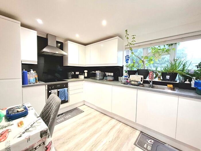 4 Bedroom Maisonette To Rent In School Row, Hemel Hempstead, HP1