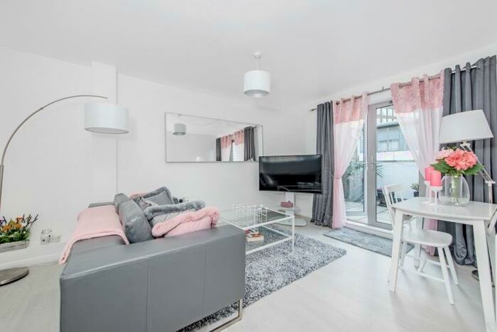 1 Bedroom Flat To Rent In Britannia Walk Shoreditch, N1