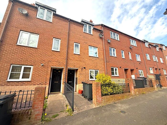 3 Bedroom Terraced House For Sale In Spruce Road, Nuneaton, CV10