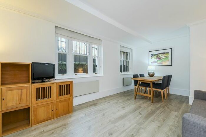 2 Bedroom Flat To Rent In Gloucester Street, London, SW1V