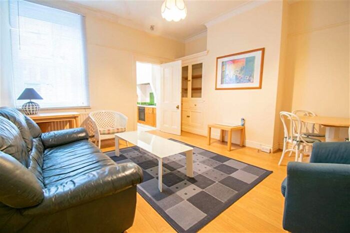 2 Bedroom Flat To Rent In Forsyth Road, Jesmond, Newcastle Upon Tyne, NE2