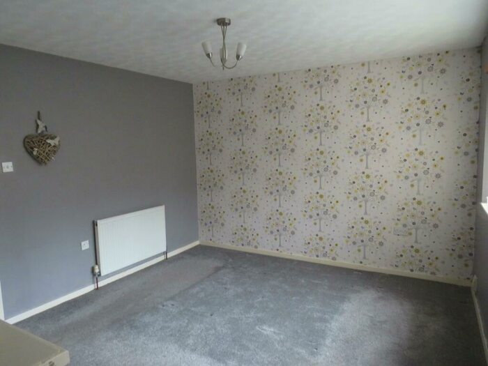 2 Bedroom House To Rent In Concrete Street, Halifax, HX3