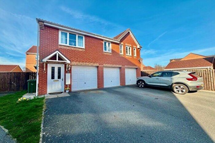 2 Bedroom Mews To Rent In Hillwood Court, Stockton-On-Tees, TS17