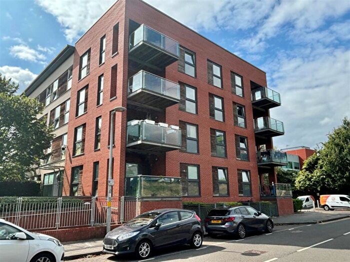 2 Bedroom Flat To Rent In Bell Barn Rd, Birmingham, B15