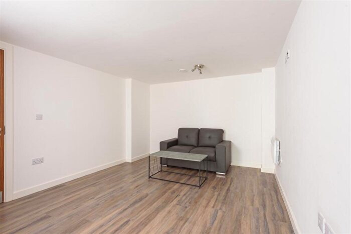 2 Bedroom Apartment To Rent In Apt Qube, West Street, S1
