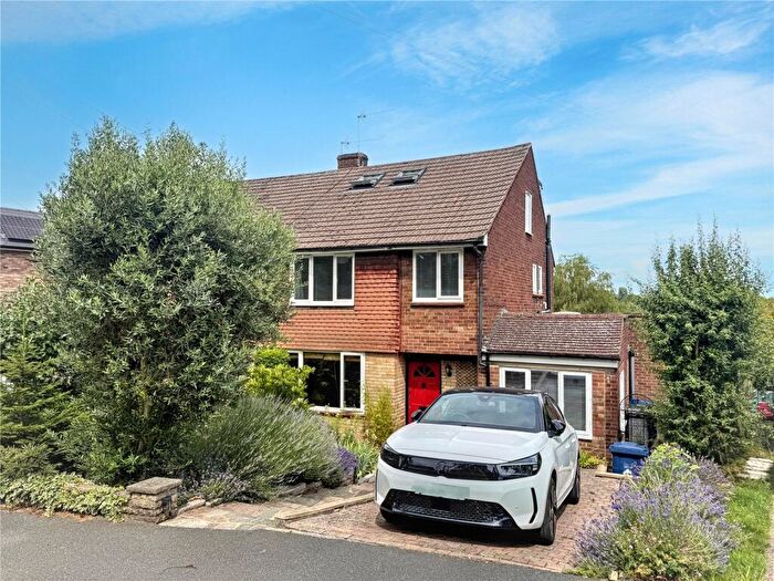 4 Bedroom Semi-Detached House For Sale In East View, Barnet, EN5