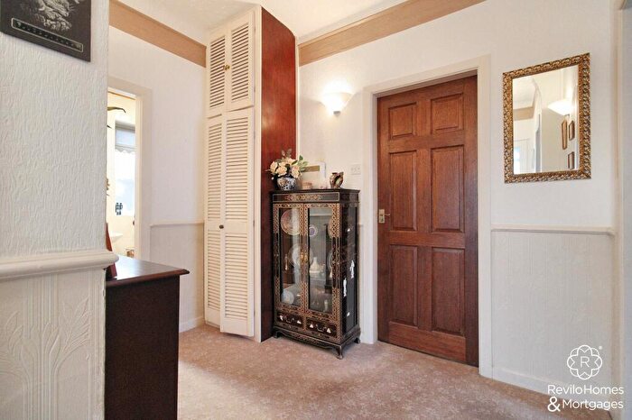 3 Bedroom Detached Bungalow For Sale In Crow Hill South, Middleton, M24
