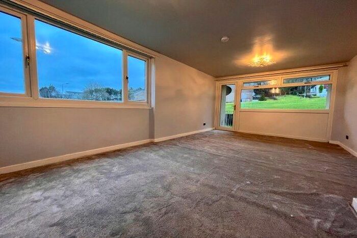 2 Bedroom Flat To Rent In Owen Avenue, Glasgow, G75