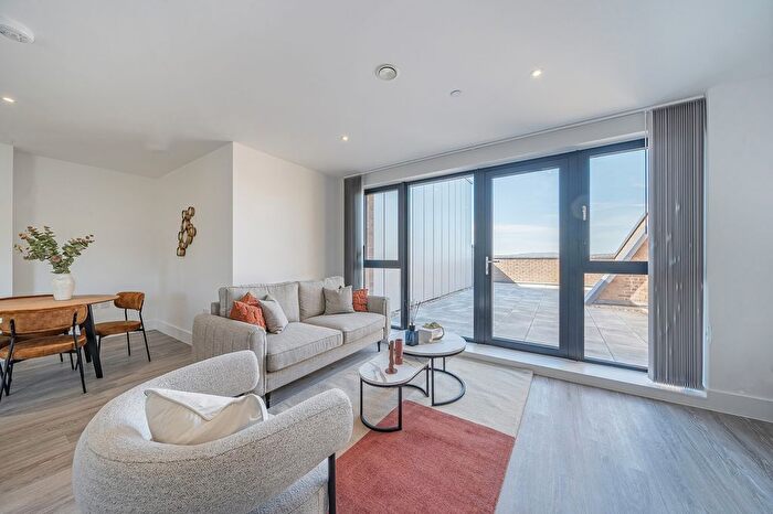 2 Bedroom Flat To Rent In Medway Street, Chatham, ME4