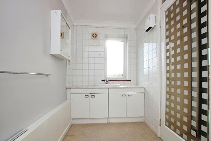 2 Bedroom Apartment To Rent In Portland Court - Spike Island, BS1