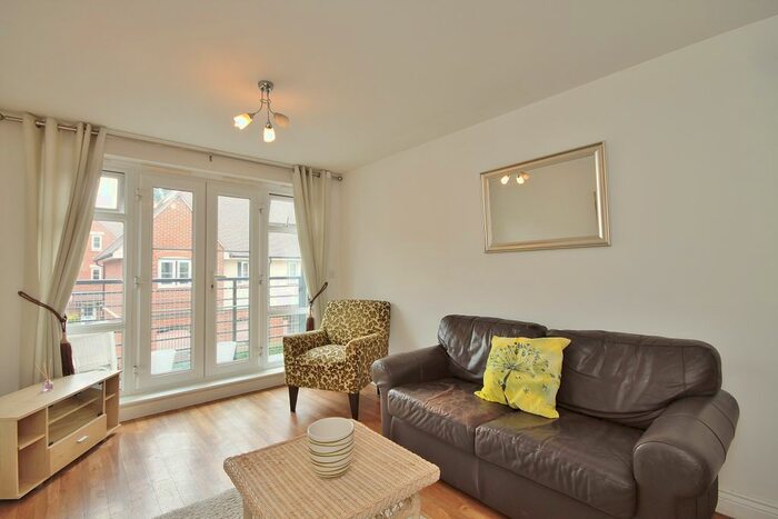 1 Bedroom Flat To Rent In Thames View, Abingdon, OX14