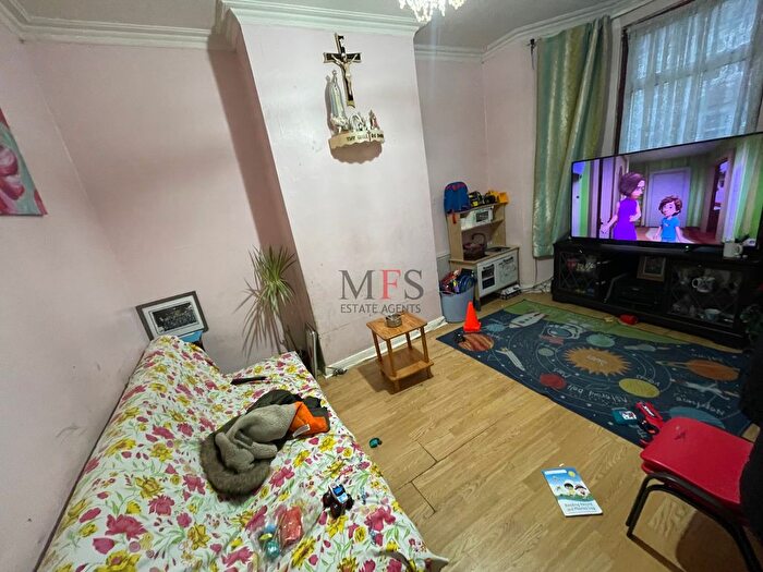 3 Bedroom Terraced House For Sale In Hammond Road, Southall, UB2