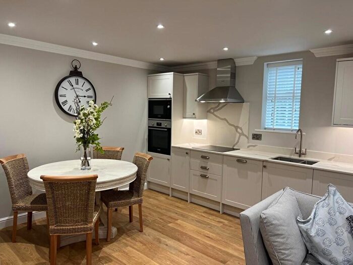 2 Bedroom Apartment To Rent In Hallamgate Road, Broomhall, S10