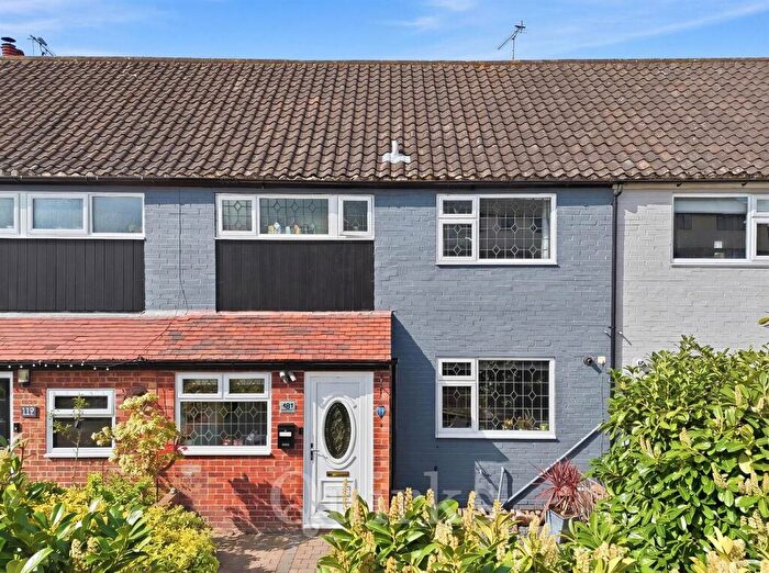 3 Bedroom Terraced House For Sale In Salesbury Drive, Billericay, CM11