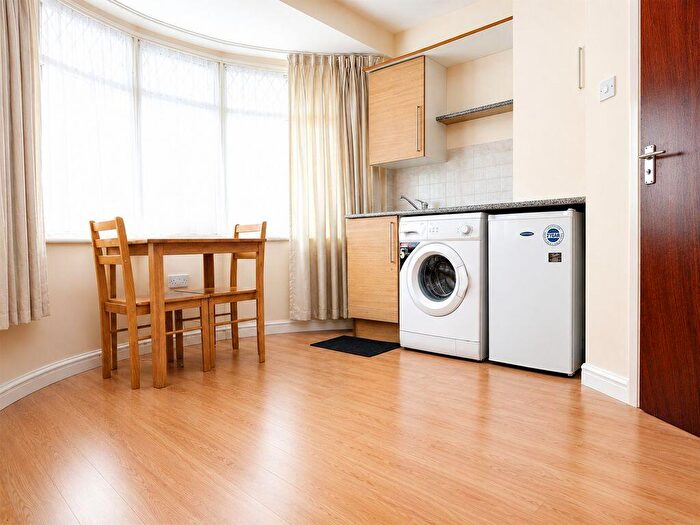 Studio To Rent In *** Inclusive Of All Bills *** Flat In Edmonton, N9