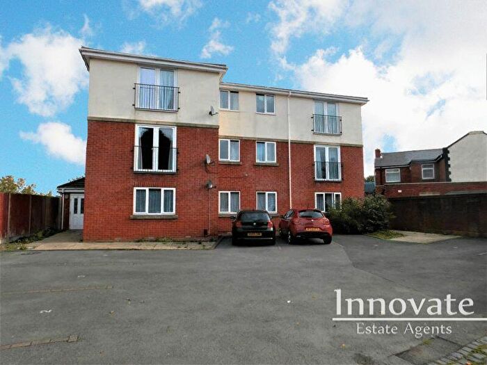 2 Bedroom Flat To Rent In Acorn House, Halesowen, B62