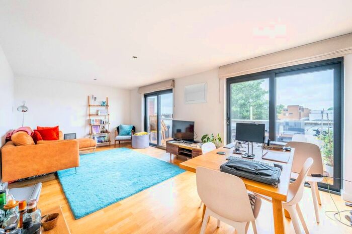 2 Bedroom Flat To Rent In Totterdown Street, Tooting, London, SW17