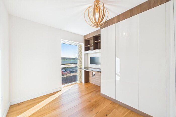 2 Bedroom Apartment For Sale In Longships Way, Reading, Berkshire, RG2