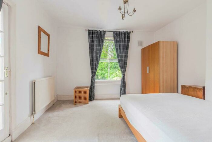 2 Bedroom Flat To Rent In Hanley Road, Finsbury Park, London, N4