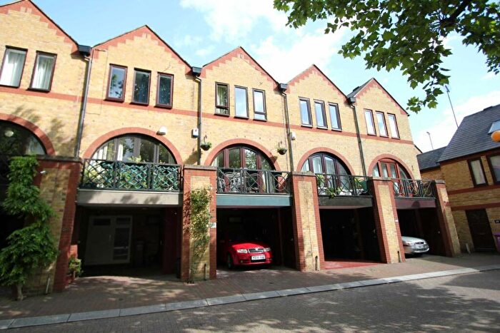 3 Bedroom House To Rent In Torrington Place, Wapping, E1W
