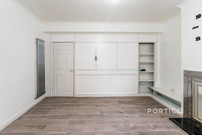 2 Bedroom Apartment To Rent In Reynolds House, E2