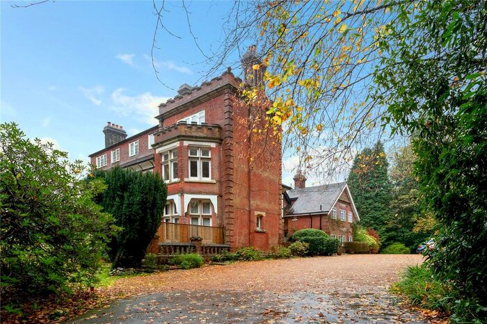 2 Bedroom Flat For Sale In Woolmer Hill House, Hatchetts Drive, Haslemere, Surrey, GU27