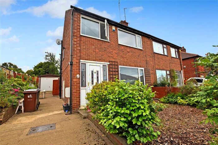 3 Bedroom Semi-Detached House To Rent In Cross Heath Grove, Leeds, West Yorkshire, LS11