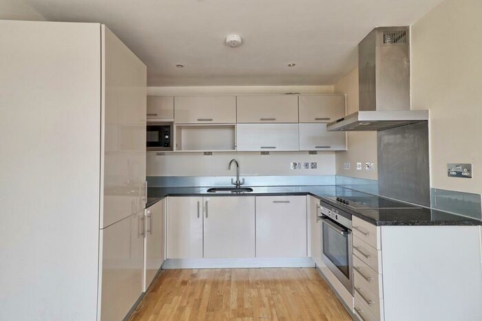 2 Bedroom Flat To Rent In - North Street, Romford, RM1