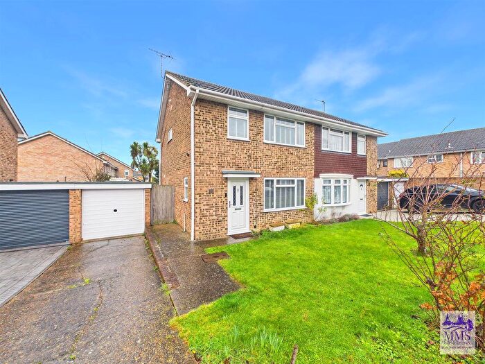 3 Bedroom Semi Detached House For Sale In Milton Avenue, Cliffe Woods, Rochester, ME3