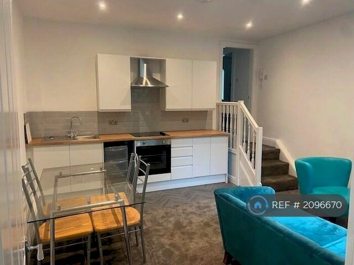 3 Bedroom Flat To Rent In Palatine Road, Manchester, M20